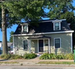 53 Hathorn St. 1, Newton, MA 02458