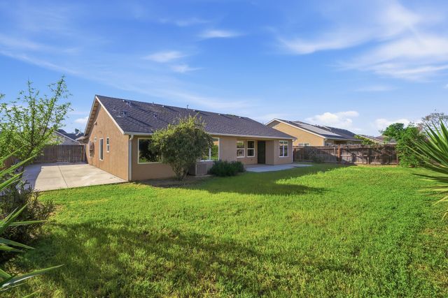 2648 N Vickie Street, Visalia, CA 93291