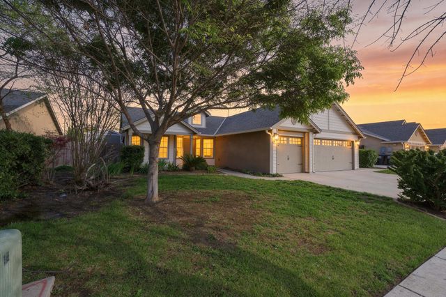 2648 N Vickie Street, Visalia, CA 93291