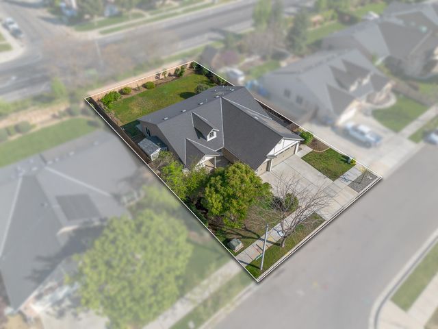 2648 N Vickie Street, Visalia, CA 93291