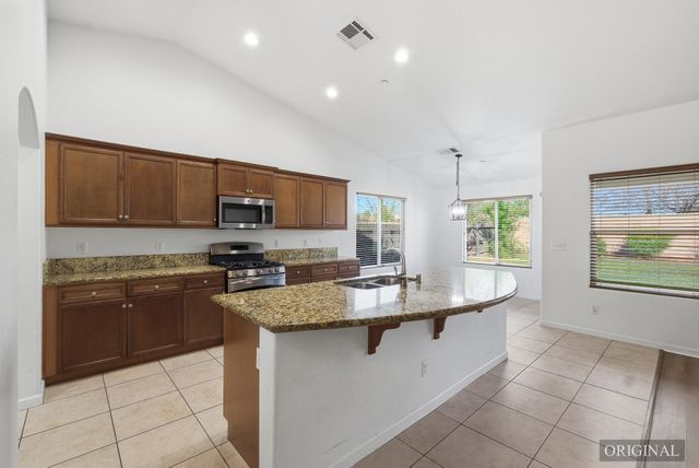 2648 N Vickie Street, Visalia, CA 93291