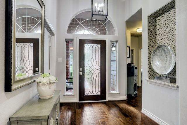 86 N Hollylaurel Circle, The Woodlands, TX 77382