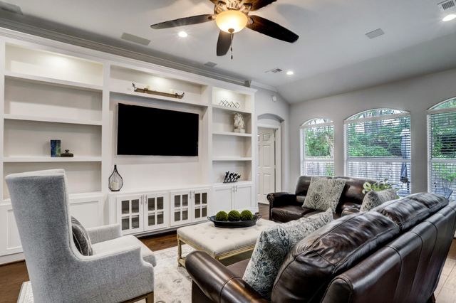 86 N Hollylaurel Circle, The Woodlands, TX 77382