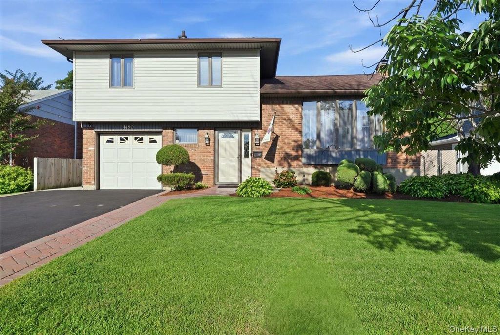 1420 Holiday Park Drive, Wantagh, NY 11793 — photo 2