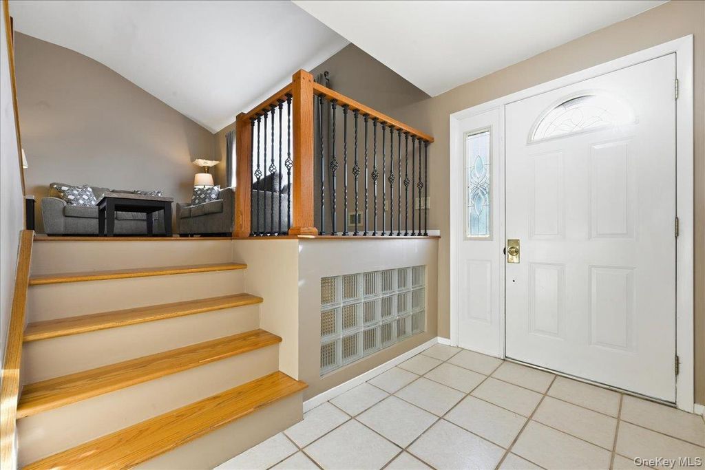 1420 Holiday Park Drive, Wantagh, NY 11793 — photo 4