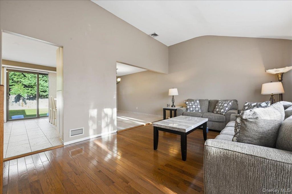1420 Holiday Park Drive, Wantagh, NY 11793 — photo 5