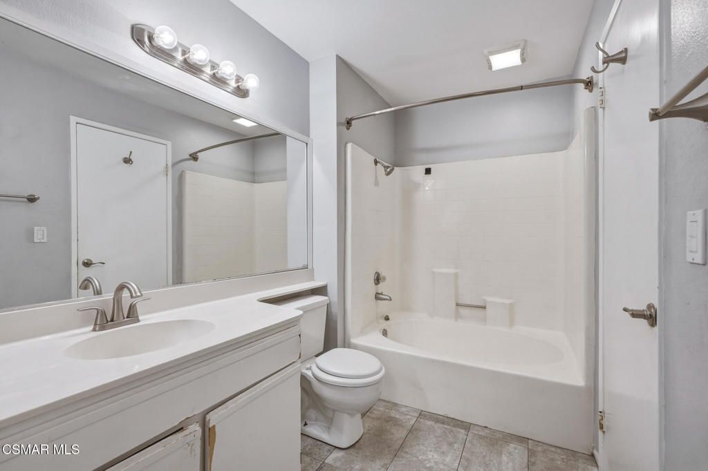 Image 12 of property listing at 4240 Lost Hills Road 308, Agoura Hills, CA 91301