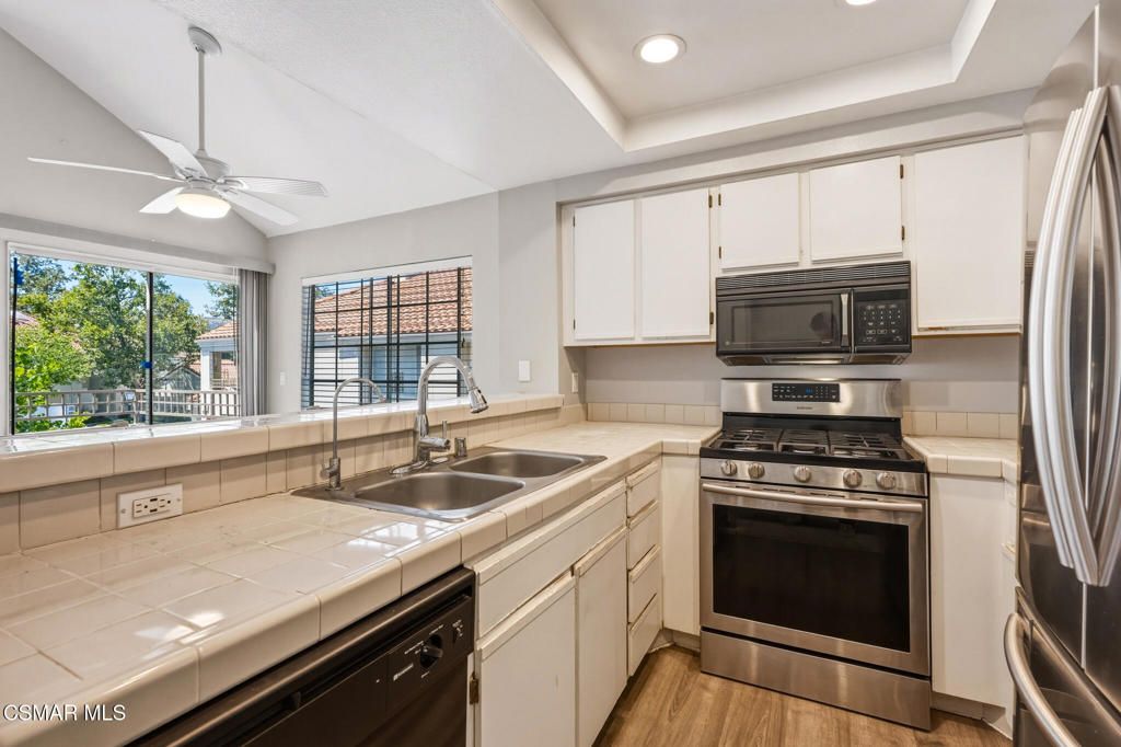 Image 7 of property listing at 4240 Lost Hills Road 308, Agoura Hills, CA 91301