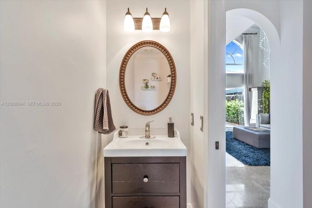 11263 NW 53rd Ln, Doral, FL 33178