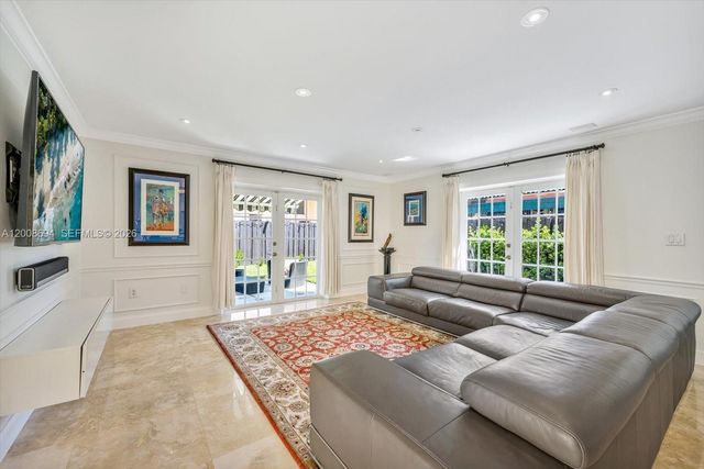 11263 NW 53rd Ln, Doral, FL 33178