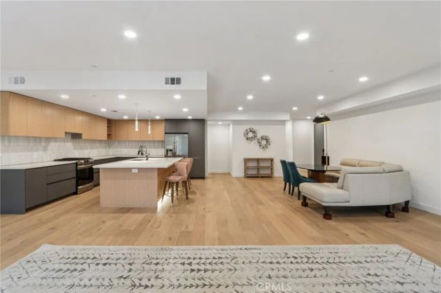 5110 Whitsett Avenue 105, Valley Village, CA 91607