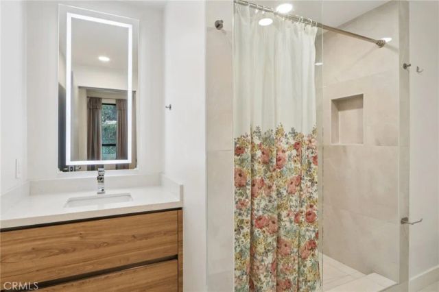 5110 Whitsett Avenue 105, Valley Village, CA 91607