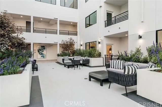 5110 Whitsett Avenue 105, Valley Village, CA 91607