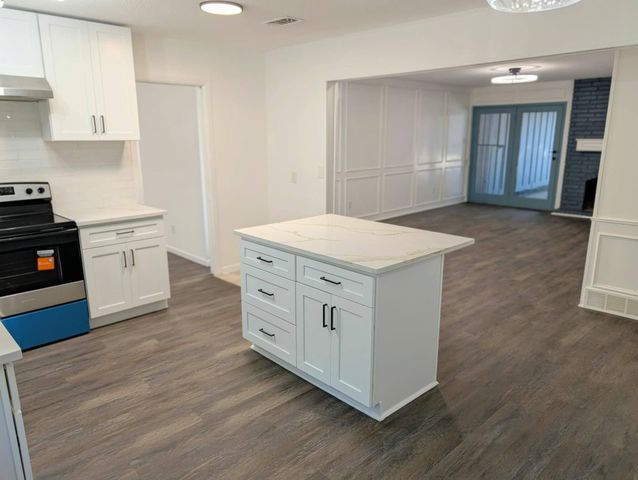 1756 Cynthia Lane, Hurst, TX 76054