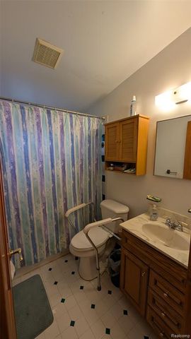 1072 S Venoy Road, Westland, MI 48186