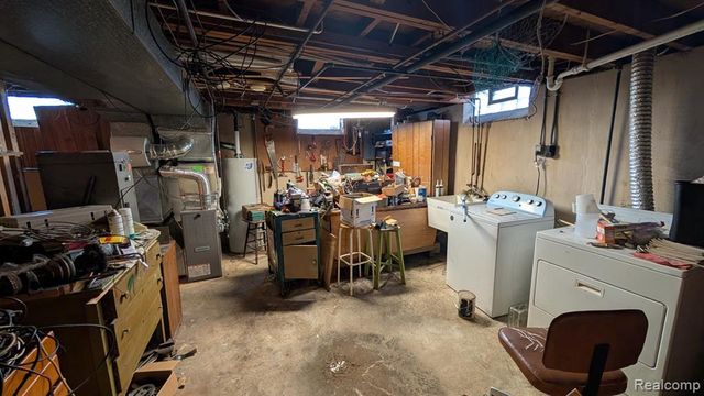 1072 S Venoy Road, Westland, MI 48186