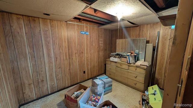 1072 S Venoy Road, Westland, MI 48186