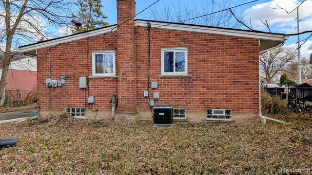 1072 S Venoy Road, Westland, MI 48186