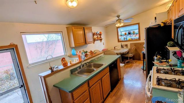 1072 S Venoy Road, Westland, MI 48186