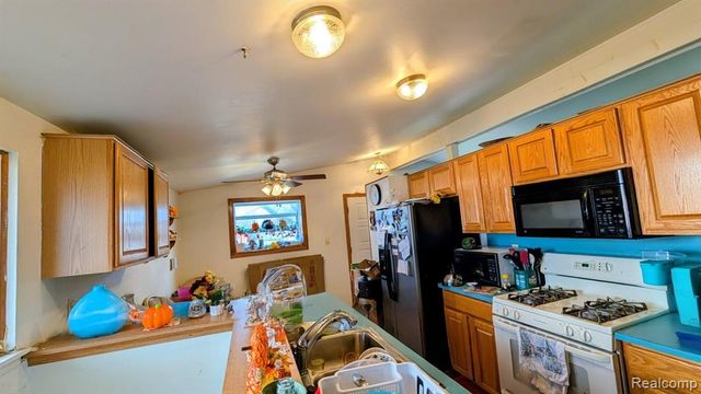 1072 S Venoy Road, Westland, MI 48186