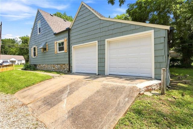 1301 E 80th Street, Kansas City, MO 64131
