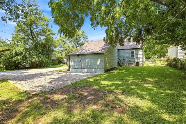 1301 E 80th Street, Kansas City, MO 64131