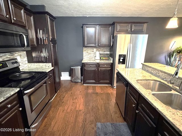4624 Settle Blvd, Louisville, KY 40219