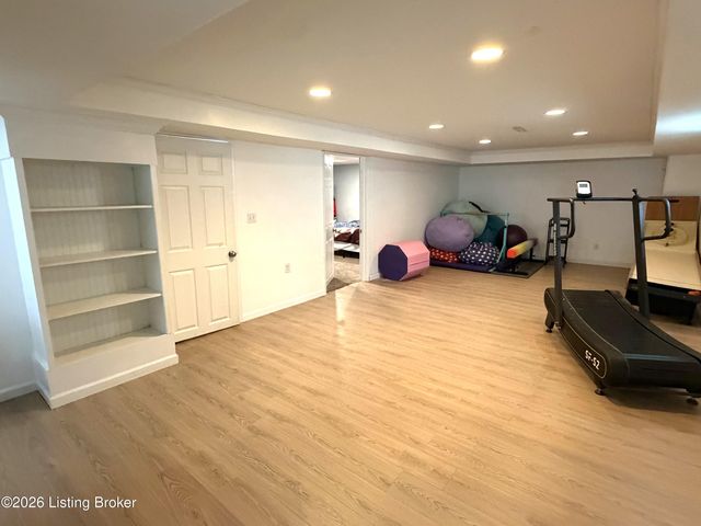 4624 Settle Blvd, Louisville, KY 40219