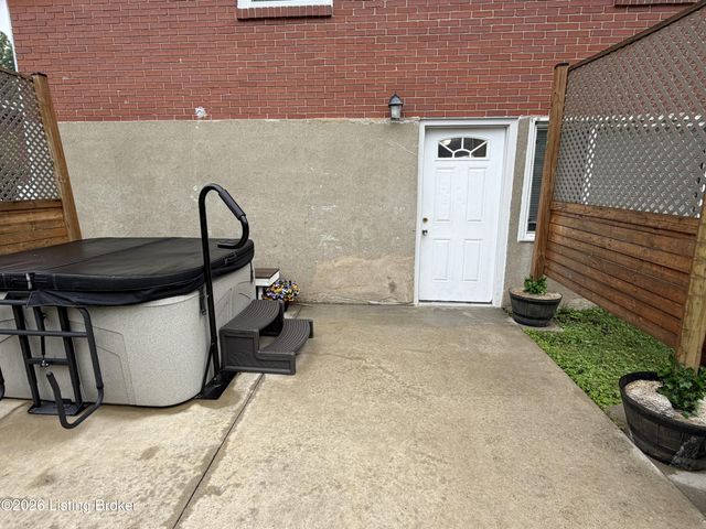 4624 Settle Blvd, Louisville, KY 40219