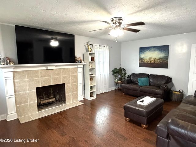 4624 Settle Blvd, Louisville, KY 40219
