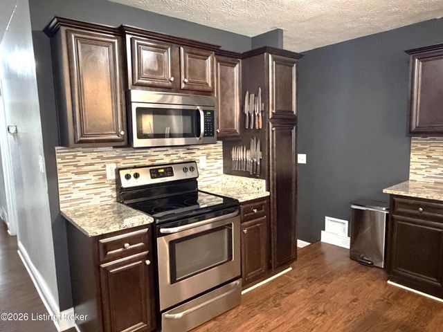 4624 Settle Blvd, Louisville, KY 40219
