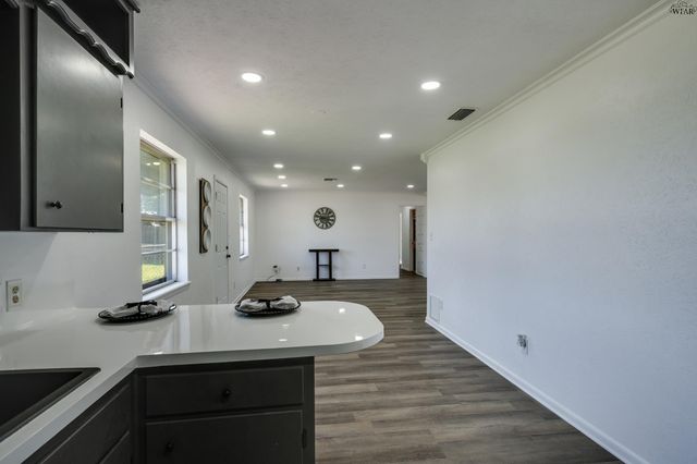 612 W MANES AVENUE, Iowa Park, TX 76367