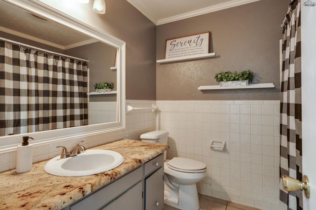 612 W MANES AVENUE, Iowa Park, TX 76367