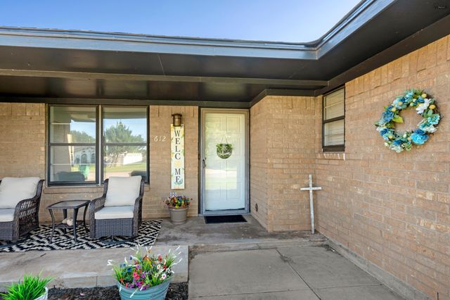 612 W MANES AVENUE, Iowa Park, TX 76367
