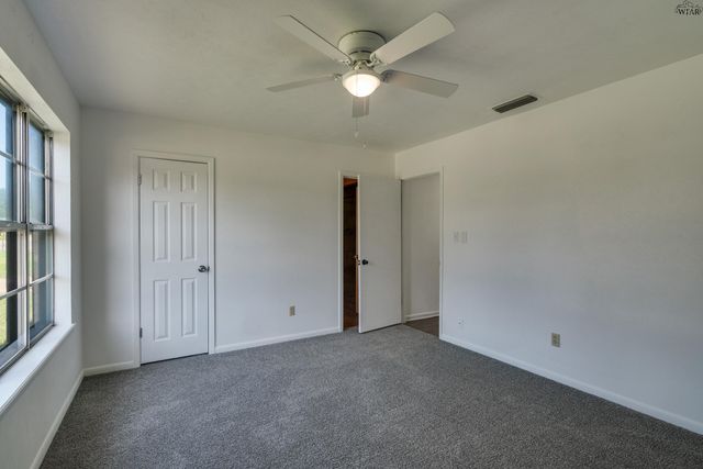 612 W MANES AVENUE, Iowa Park, TX 76367