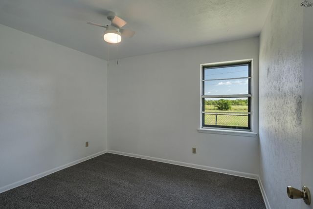 612 W MANES AVENUE, Iowa Park, TX 76367