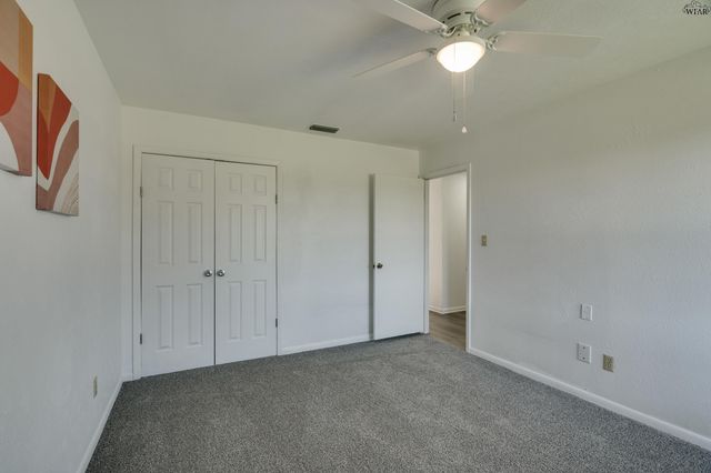 612 W MANES AVENUE, Iowa Park, TX 76367