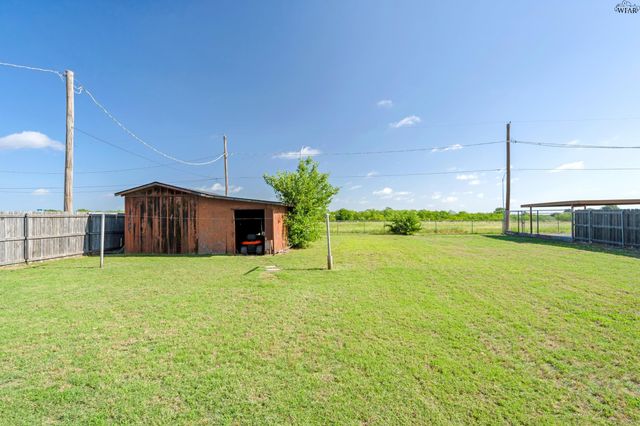 612 W MANES AVENUE, Iowa Park, TX 76367