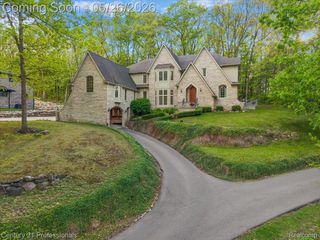 6705 College Park Drive, Springfield Charter Township, MI 48346