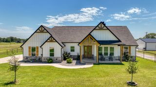 1401 County Road 1470, Chico, TX 76431