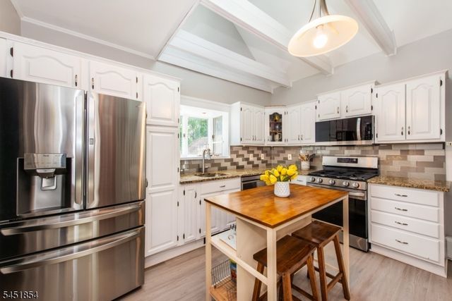 26 Dewey Ave, Totowa Boro, NJ 07512