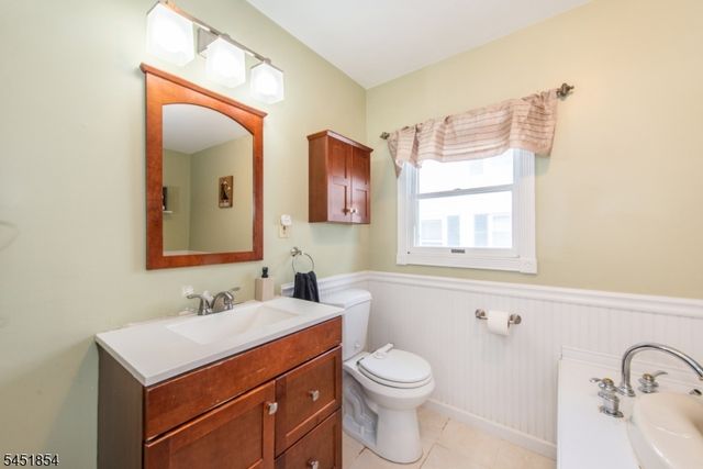 26 Dewey Ave, Totowa Boro, NJ 07512