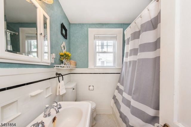 26 Dewey Ave, Totowa Boro, NJ 07512
