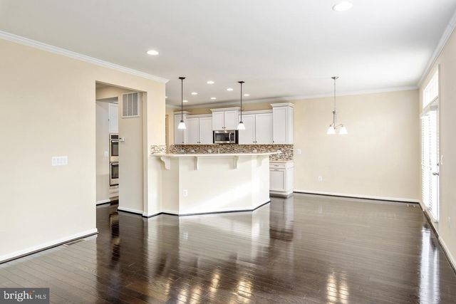 10625 LEGACY LN, Fairfax, VA 22030