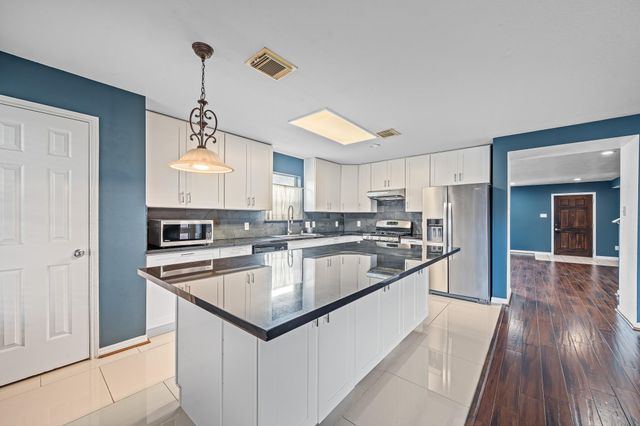 16326 Virginia Grace Drive, Sugar Land, TX 77498