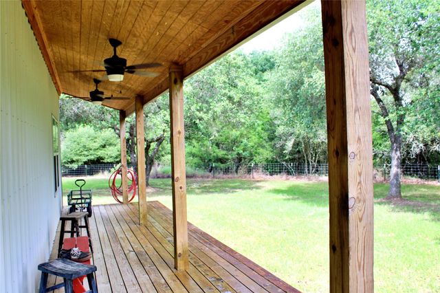 220 Crooked Creek, Sheridan, TX 77475