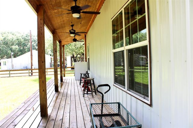 220 Crooked Creek, Sheridan, TX 77475
