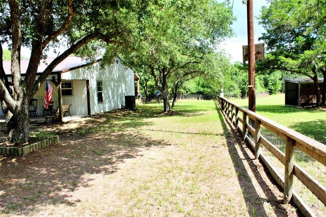 220 Crooked Creek, Sheridan, TX 77475