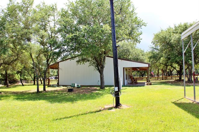220 Crooked Creek, Sheridan, TX 77475