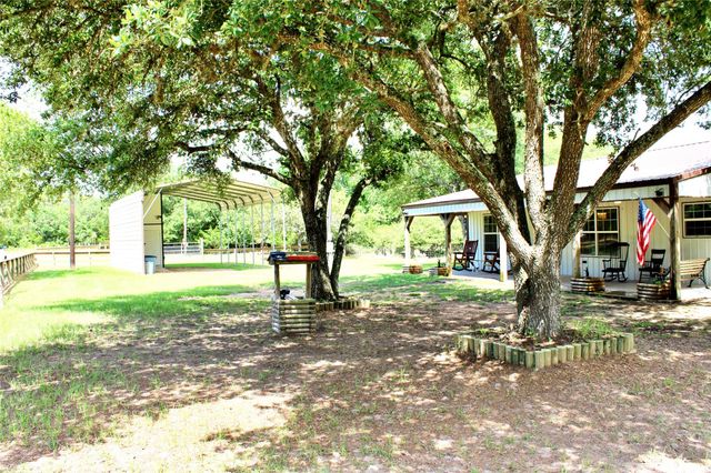 220 Crooked Creek, Sheridan, TX 77475